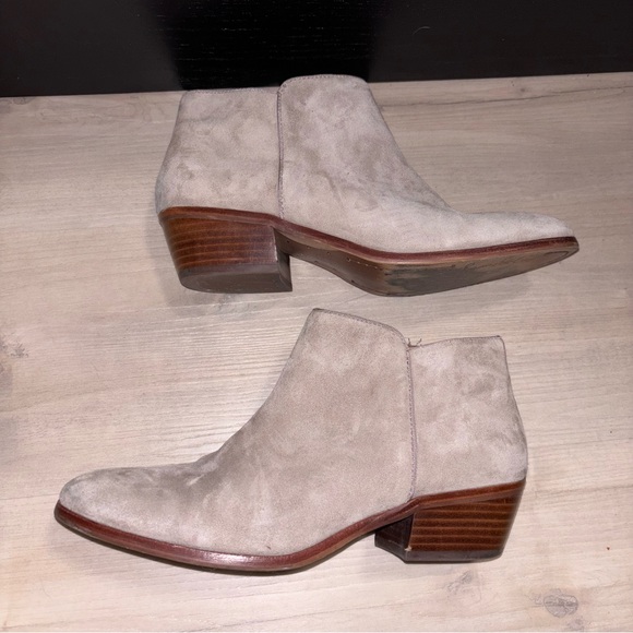 Sam Edelman Petty Chelsea Bootie in Putty - Picture 4 of 7